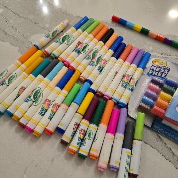 Crayola Color Wonder Mess Free Markers Set 10 Pack & Classic Markers Assorted Co - Picture 3 of 4
